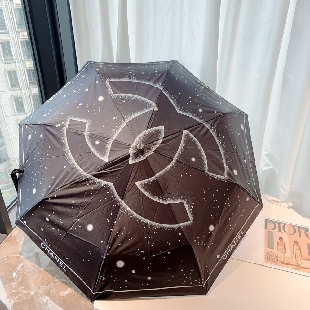 CHANEL Elegant Black Umbrella with Iconic Logo - Picture 3 of 9
